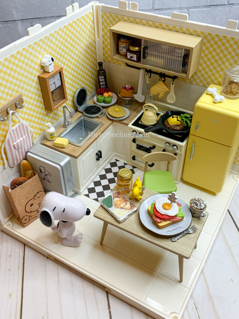 Look Inside Snoopy's Doghouse, Inside Snoopy's Doghouse, Snoopy Doghouse Interior, Snoopy kitchen, Snoopy living room, Snoopy Pool Room, Snoopy Library den, Snoopy guest room bedroom, Snoopy bathroom, Snoopy basement, Snoopy cafe, Snoopy bowling alley, Snoopy's siblings Belle Olaf Marbles Andy Spike, Robotime Rolife Super Creator, Snoopy Re-ment Rement, Miniature model building, Charles M. Schulz, Snoopy, Peanuts Comics, Charlie Brown