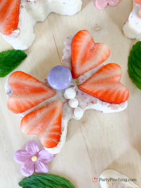 strawberry butterfly cakes, Little Debbie butterfly cakes, no bake butterfly cakes, spring butterfly cakes, easy no bake dessert recipes for Easter spring, cute butterfly cakes