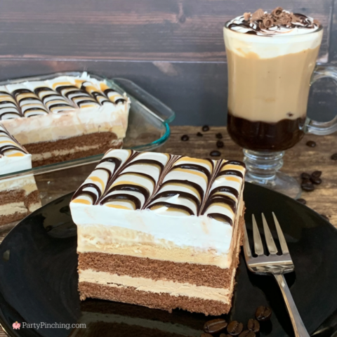 Mochaccino Ice Cream Cake, easy no bake dessert recipe cake, best easy ice cream cake, coffee ice cream cake, Drake's Mochaccino Devil Dogs, best easy 3 ingredient no bake dessert, 5 minute dessert recipe, fast easy quick best dinner party dessert