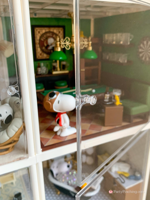 Look Inside Snoopy's Doghouse, Inside Snoopy's Doghouse, Snoopy Doghouse Interior, Snoopy kitchen, Snoopy living room, Snoopy Pool Room, Snoopy Library den, Snoopy guest room bedroom, Snoopy bathroom, Snoopy basement, Snoopy cafe, Snoopy bowling alley, Snoopy's siblings Belle Olaf Marbles Andy Spike, Robotime Rolife Super Creator, Snoopy Re-ment Rement, Miniature model building, Charles M. Schulz, Snoopy, Peanuts Comics, Charlie Brown