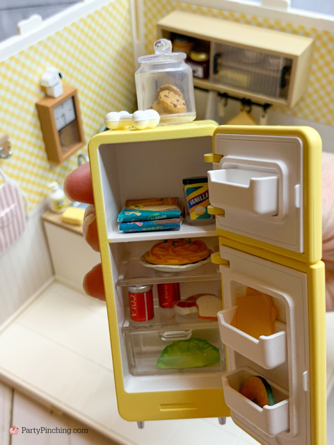 Snoopy's refrigerator