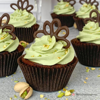 No bake Chocolate Pistachio Cupcakes, easy best chocolate pistachio cupcakes filled, fun easy pistachio butter frosting, Drake's Cakes Yankee Doodle Cupcakes with pistachio frosting