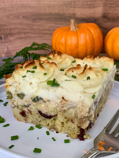 Thanksgiving dinner casserole, easy best Thanksgiving casserole, small batch Thanksgiving dinner for 2, Thanksgiving casserole for 2, easy leftover Thanksgiving casserole, turkey chicken green bean casserole stuffing mashed potatoes gravy