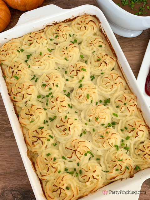 Easy Thanksgiving dinner casserole, easy best Thanksgiving casserole, small batch Thanksgiving dinner for 2, Thanksgiving casserole for 2, easy leftover Thanksgiving casserole, turkey chicken green bean casserole stuffing mashed potatoes gravy