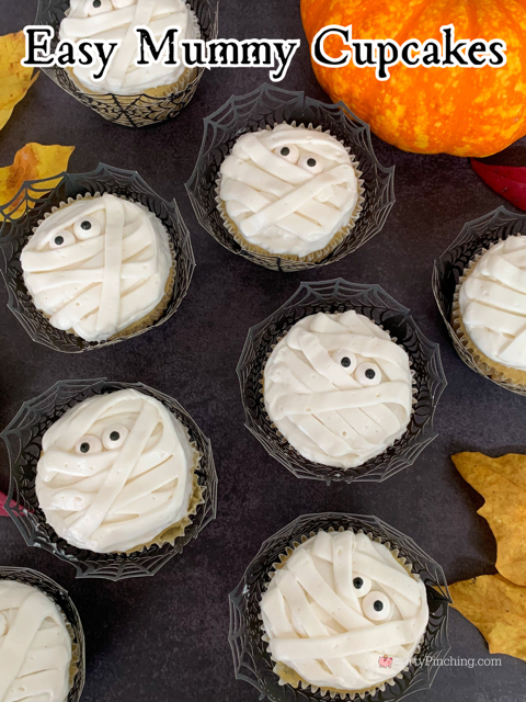 Easy Mummy Cupcakes, best easy Halloween treat cupcake ideas, cute mummy cupcakes, no decorating skill required mummy cupcakes, best easy Halloween treat cupcake dessert recipe ideas for kids and adults