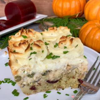Thanksgiving dinner casserole, easy best Thanksgiving casserole, small batch Thanksgiving dinner for 2, Thanksgiving casserole for 2, easy leftover Thanksgiving casserole, turkey chicken green bean casserole stuffing mashed potatoes gravy