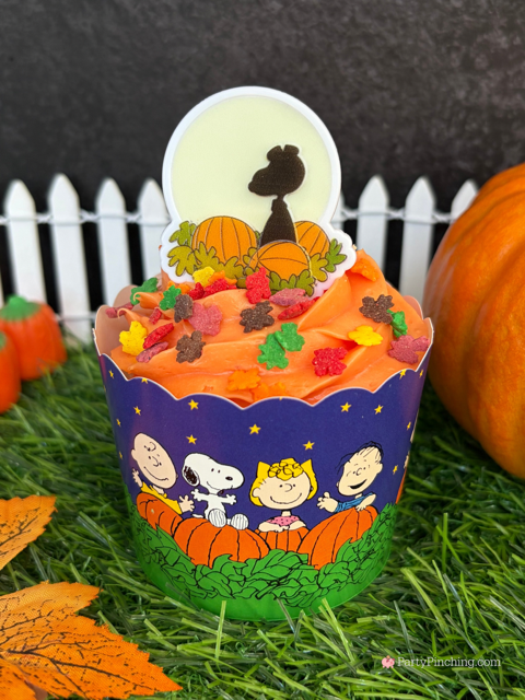 Great Pumpkin Cupcakes, easy best great pumpkin Charlie Brown cupcakes, easy Halloween treat ideas recipes for kids, Snoopy Linus Lucy Sally cupcakes for Halloween, easy decorated cupcakes for Halloween