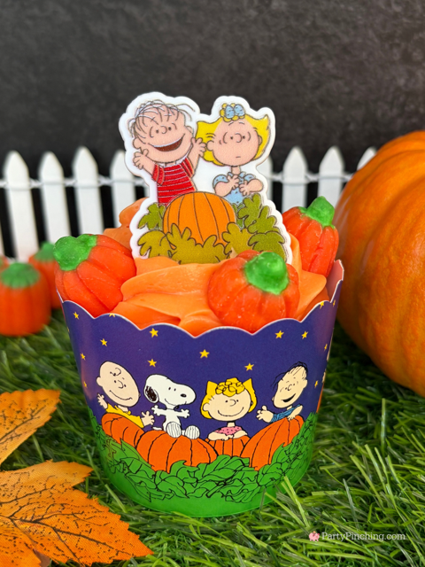 Great Pumpkin Cupcakes, easy best great pumpkin Charlie Brown cupcakes, easy Halloween treat ideas recipes for kids, Snoopy Linus Lucy Sally cupcakes for Halloween, easy decorated cupcakes for Halloween