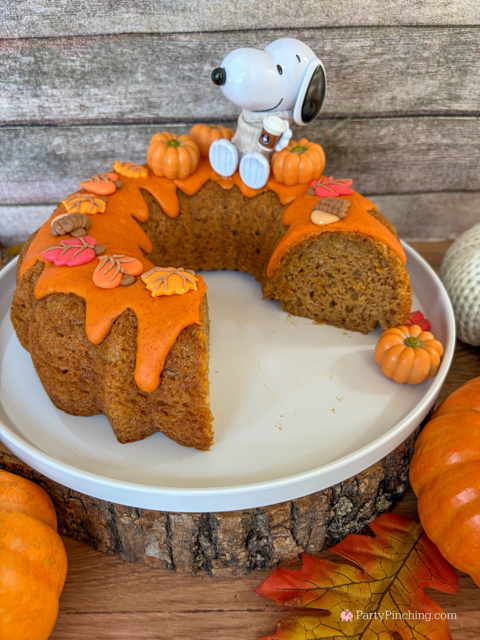 best easy Snoopy Pumpkin Spice Bundt Cake recie, Duncan Hines Snoopy The Great Pumpkin Bundt Cake and Glaze Mix, easy best fall cake, easy best pumpkin spice cake for fall, sweater weather Snoopy, Snoopy with a sweater, how to make Snoopy sweater with mini pumpkins and latte, fall decorated bundt cake with icing leaves and Trader Joe's chocolate pumpkins