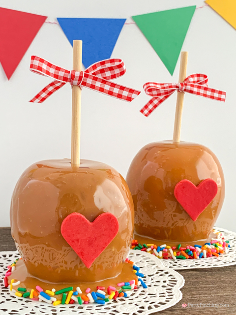 state fair caramel apples, easy best old fashioned caramel apple recipe, 4 ingredient caramel apples, best caramel candy apple recipe, caramel apples for fall, granny smith caramel apples,best easy fall halloween caramel apple recipe