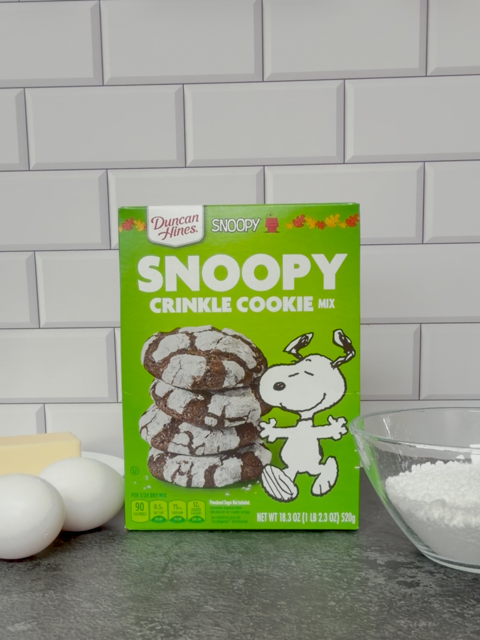 Snoopy Crinkle Cookies, best easy crinkle cookie recipe, Duncan Hines Box mix Snoopy Crinkle Cookies, easy best holiday cookie recipe ideas, chocolate crinkle cookies, snoopy charlie brown peanuts gang cookie recipe