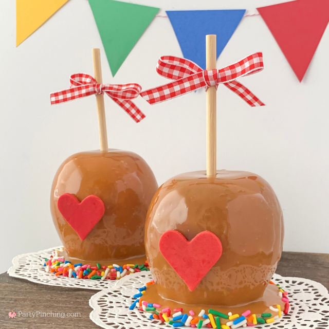 state fair caramel apples, easy best old fashioned caramel apple recipe, 4 ingredient caramel apples, best caramel candy apple recipe, caramel apples for fall, granny smith caramel apples, best easy fall halloween caramel apple recipe
