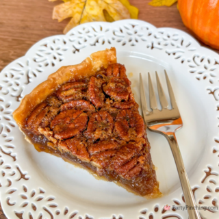 Grandma's Best pecan pie, easy best old fashioned pecan pie, easy to make pecan pie, Thanksgiving Christmas pecan pie, best pecan pie you'll ever have, easiest pecan pie recipe